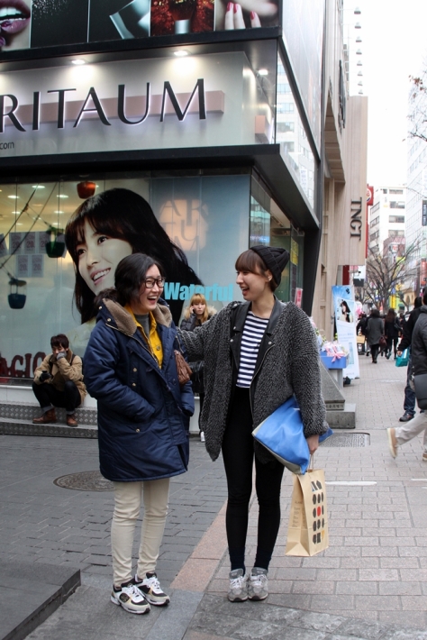 Korean girls fashion style on street